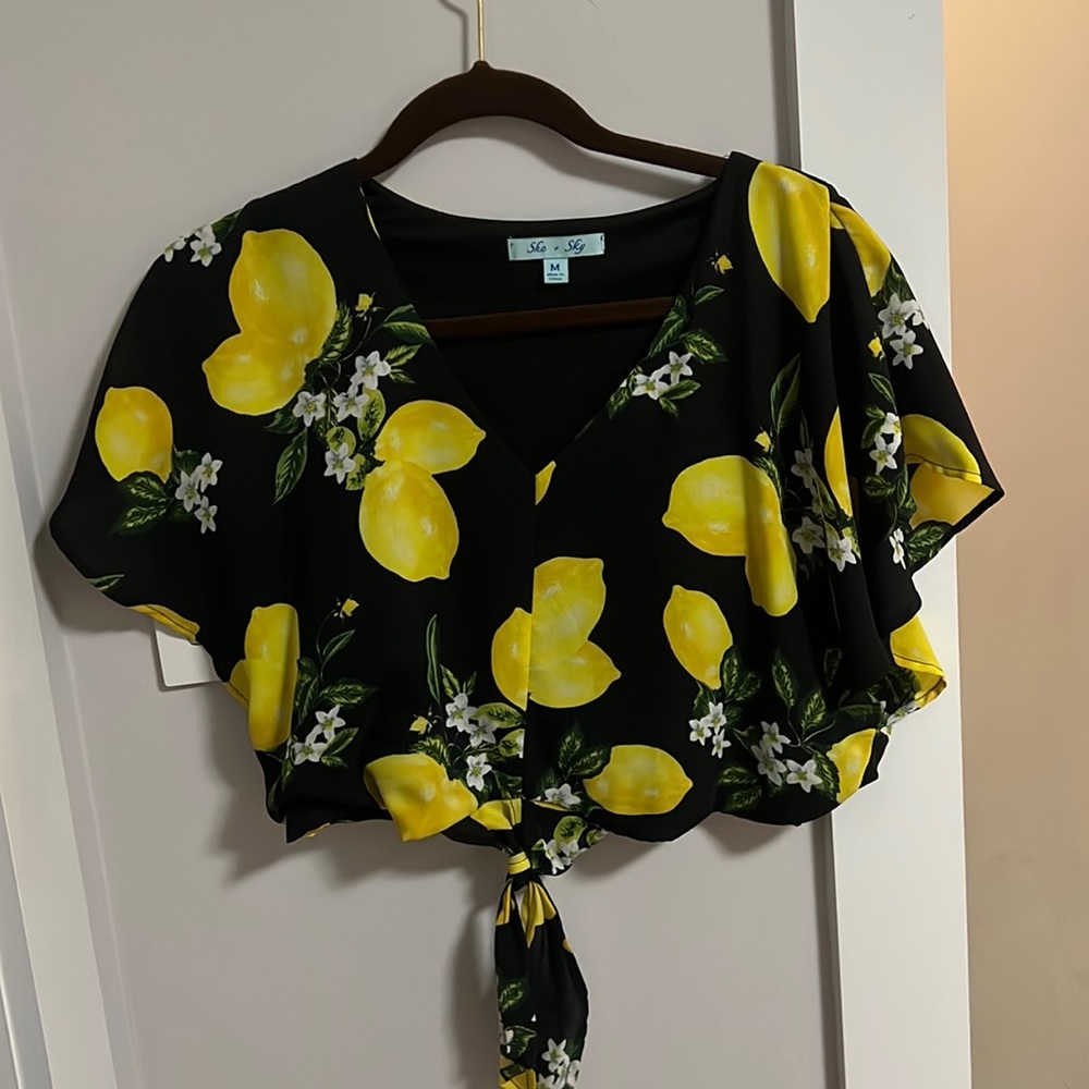 Slightly cropped Lemon top